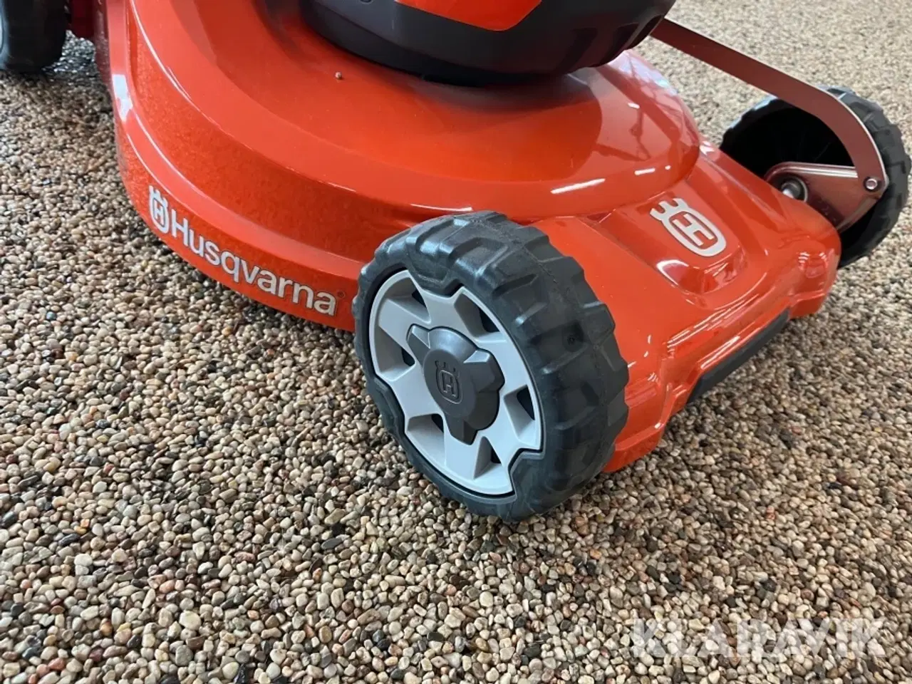 Billede 3 - Græsslåmaskine Husqvarna LC 247i