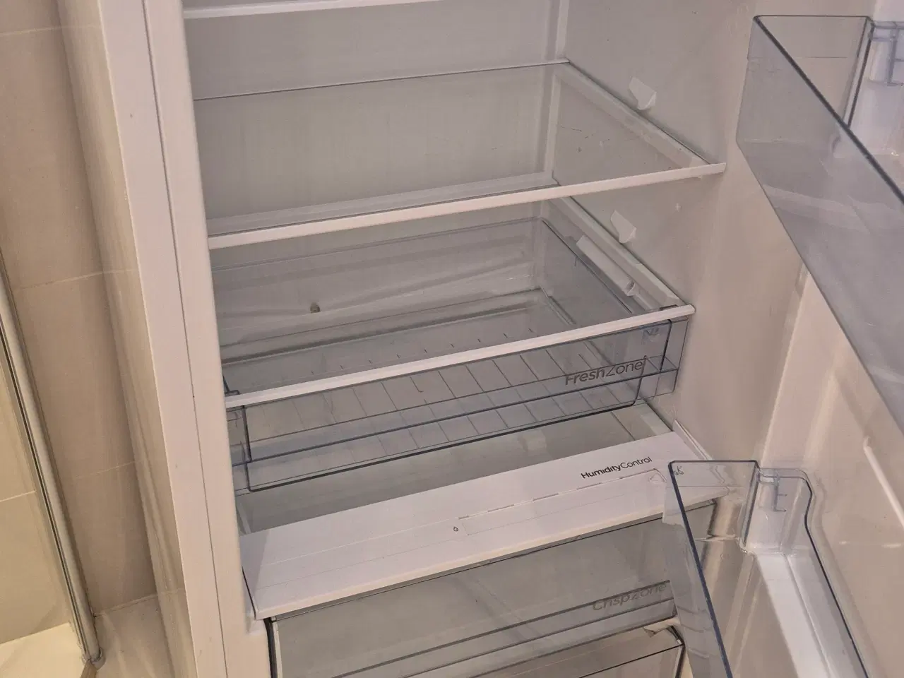 Billede 3 - Køleskab.  Stort