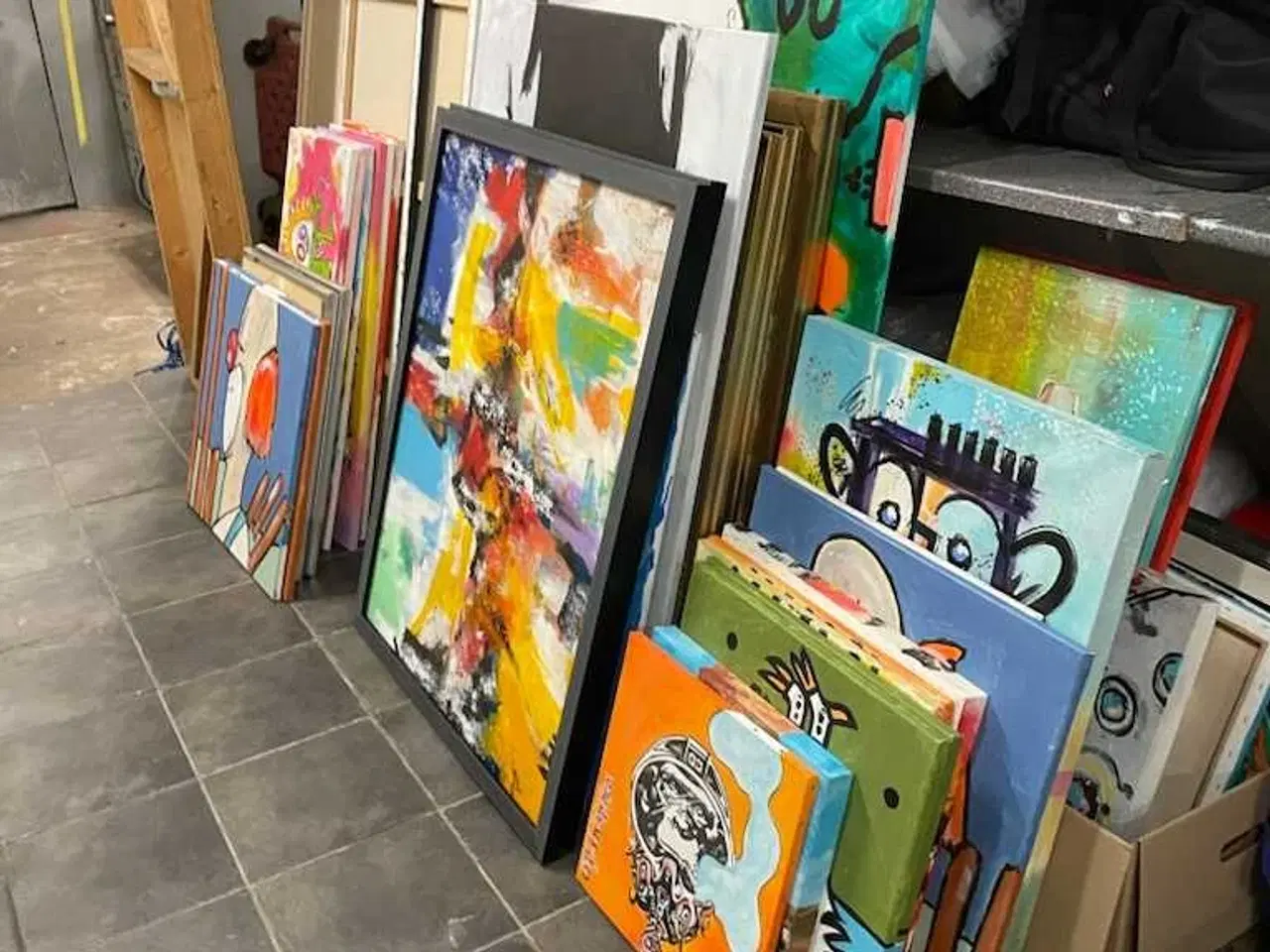 Billede 1 - Mange malerier