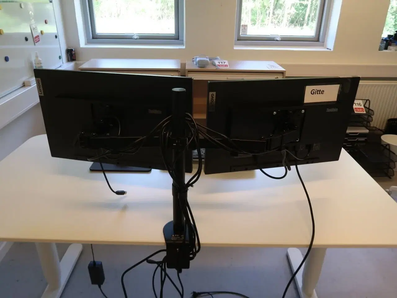 Billede 2 - 2 stk. Lenovo ThinkVision T24i-2L 23,8" skærm (sort)