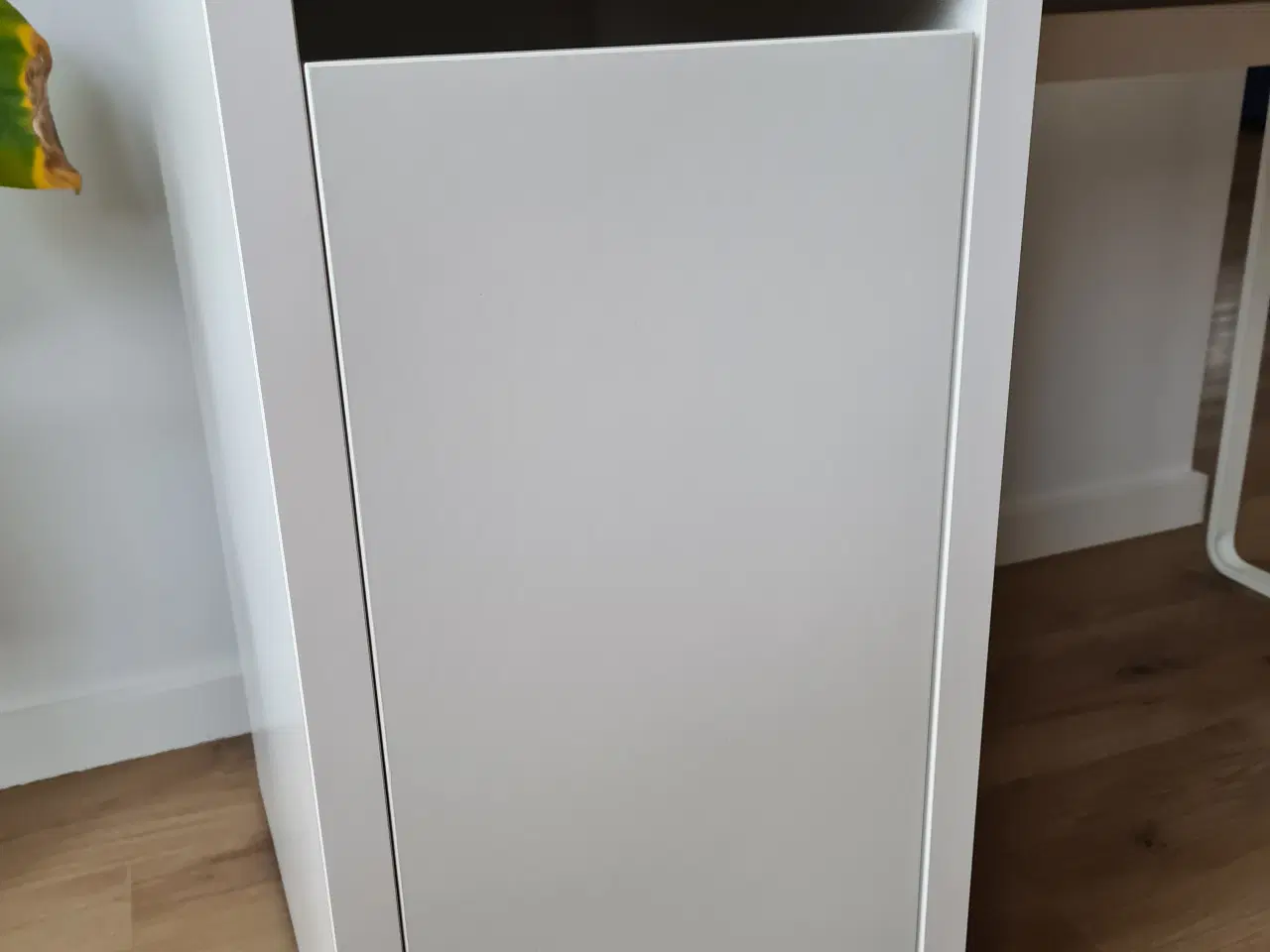 Billede 5 - Hvidt skrivebord 