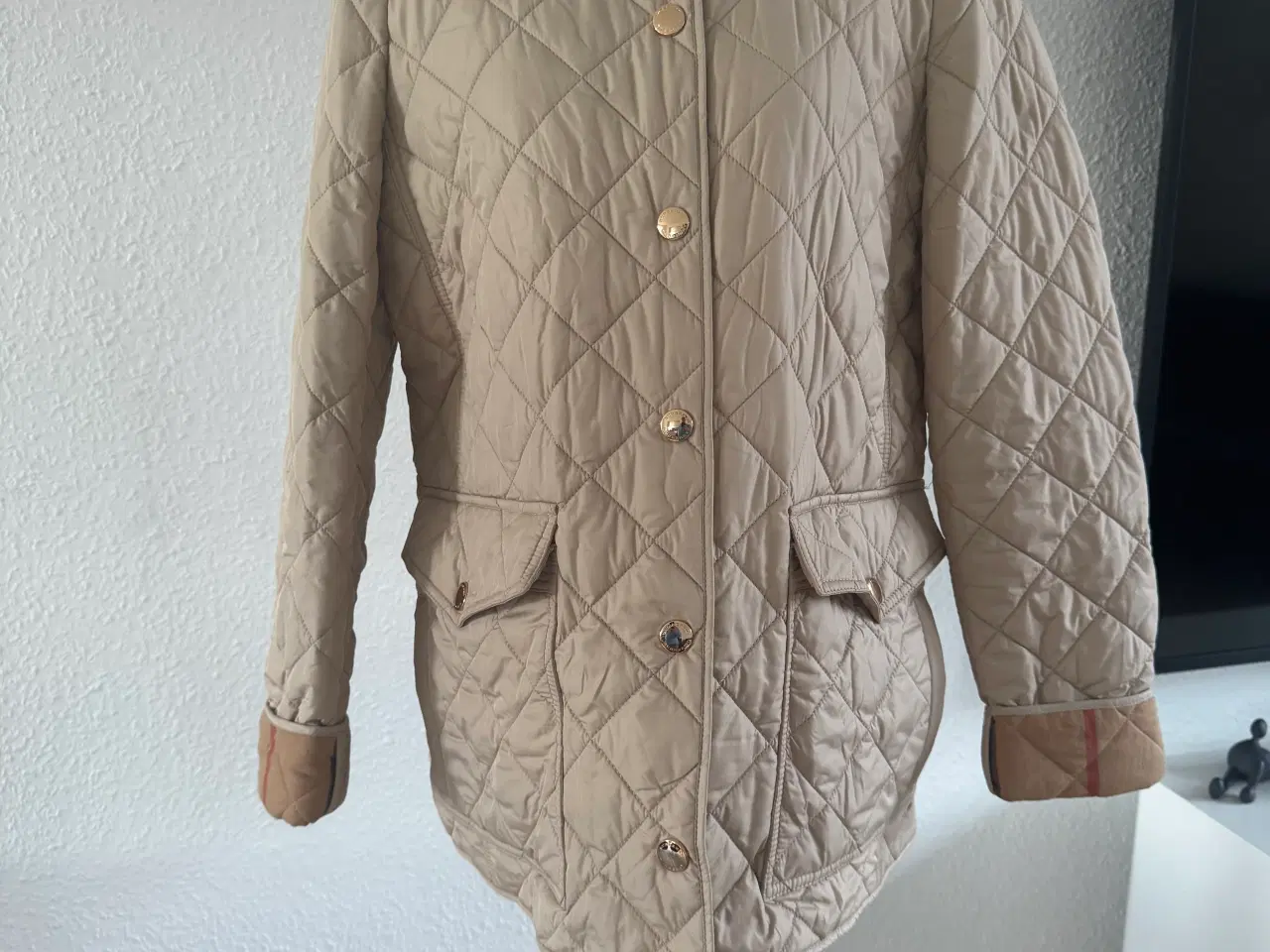 Billede 1 - Burberry quiltet jakke – beige, næsten som ny
