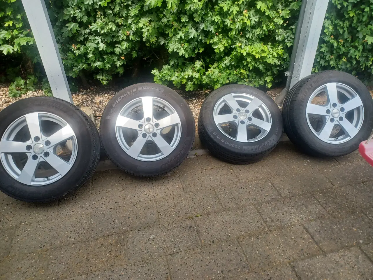 Billede 1 - Renault alufælge med sommerdæk.
