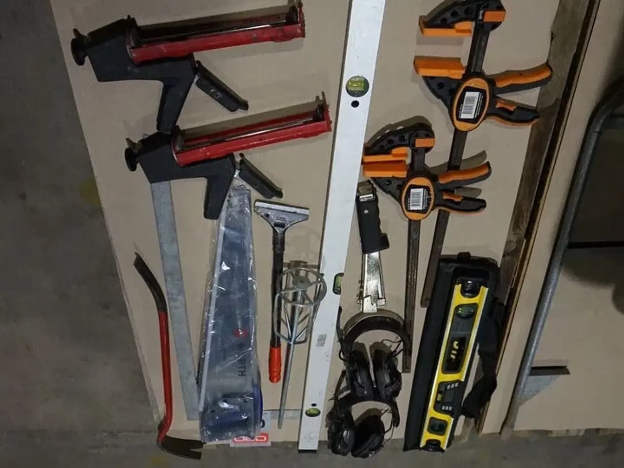 Billede 6 - Ass. Håndværktøj fra firmabil samt trillebør