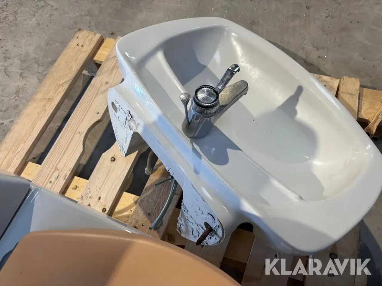 Billede 9 - Toilet og vask