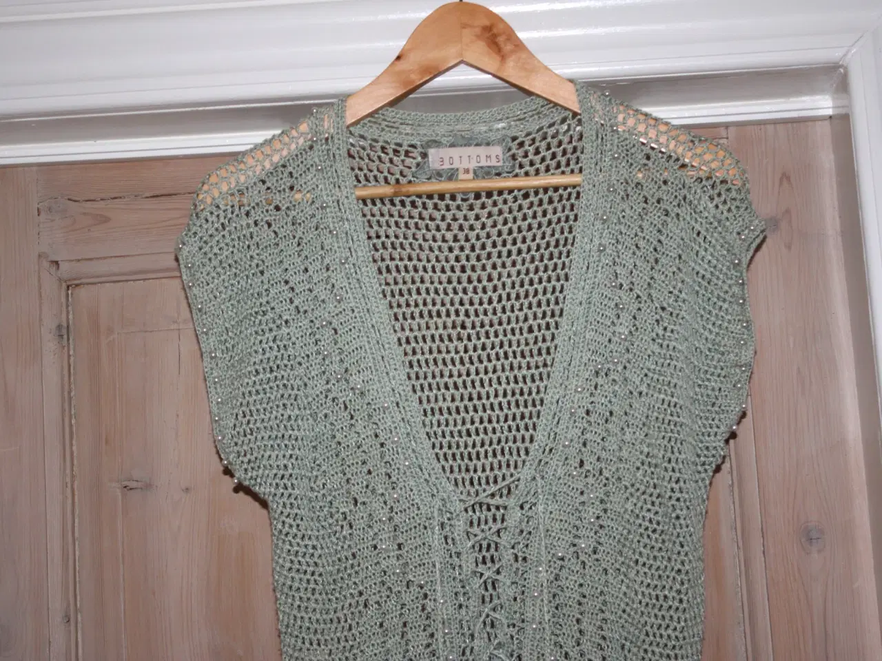 Billede 2 - Vest / bluse med perler fra Bottoms 45% linen, 30%