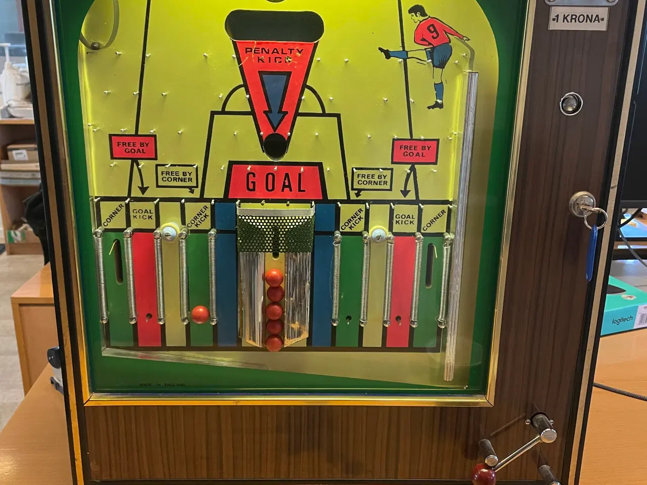 Billede 2 - Ældre mekanisk fodboldspil fra en svunden tid