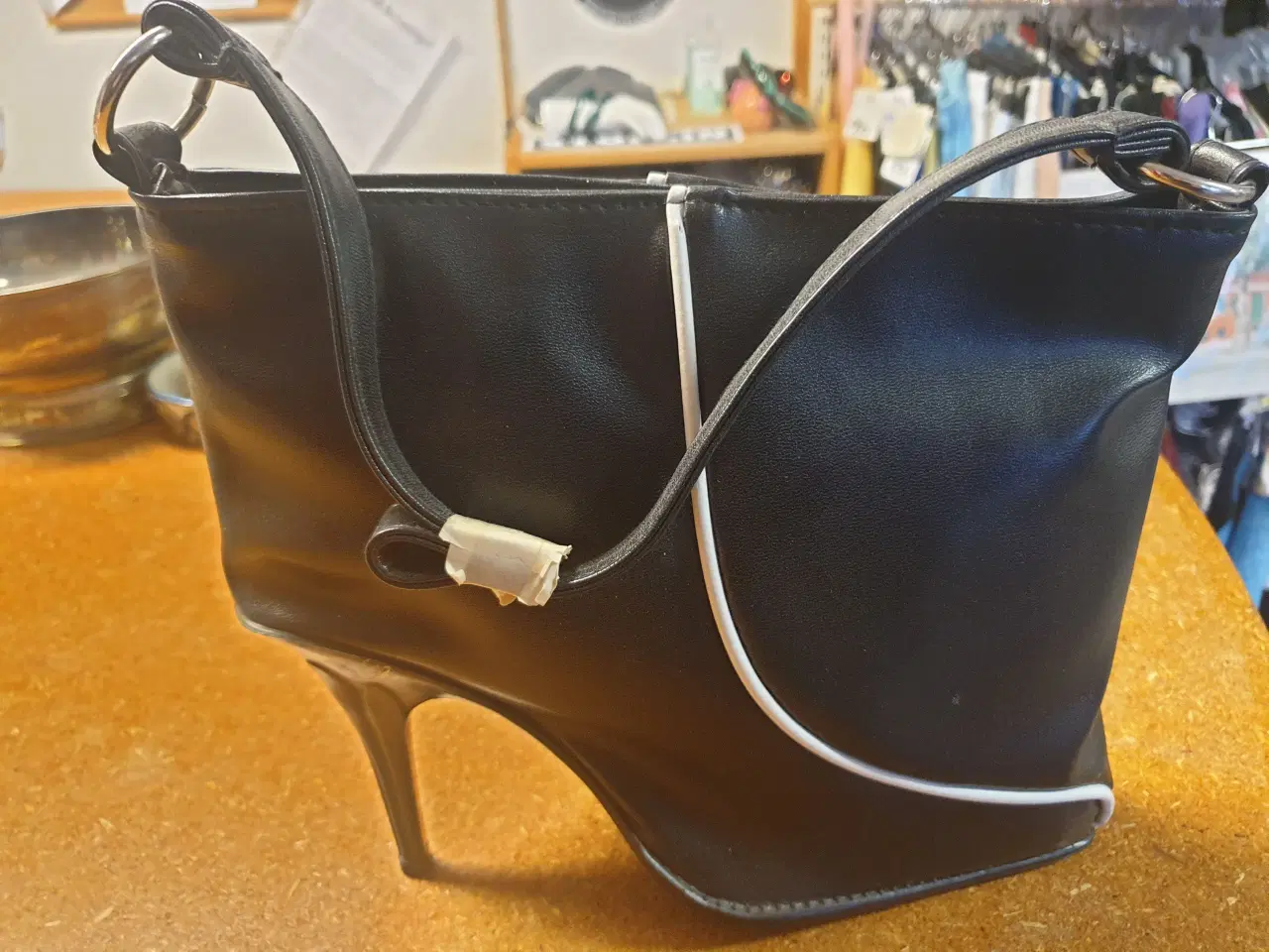 Billede 2 - Håndtaske formet som en højhælet støvle