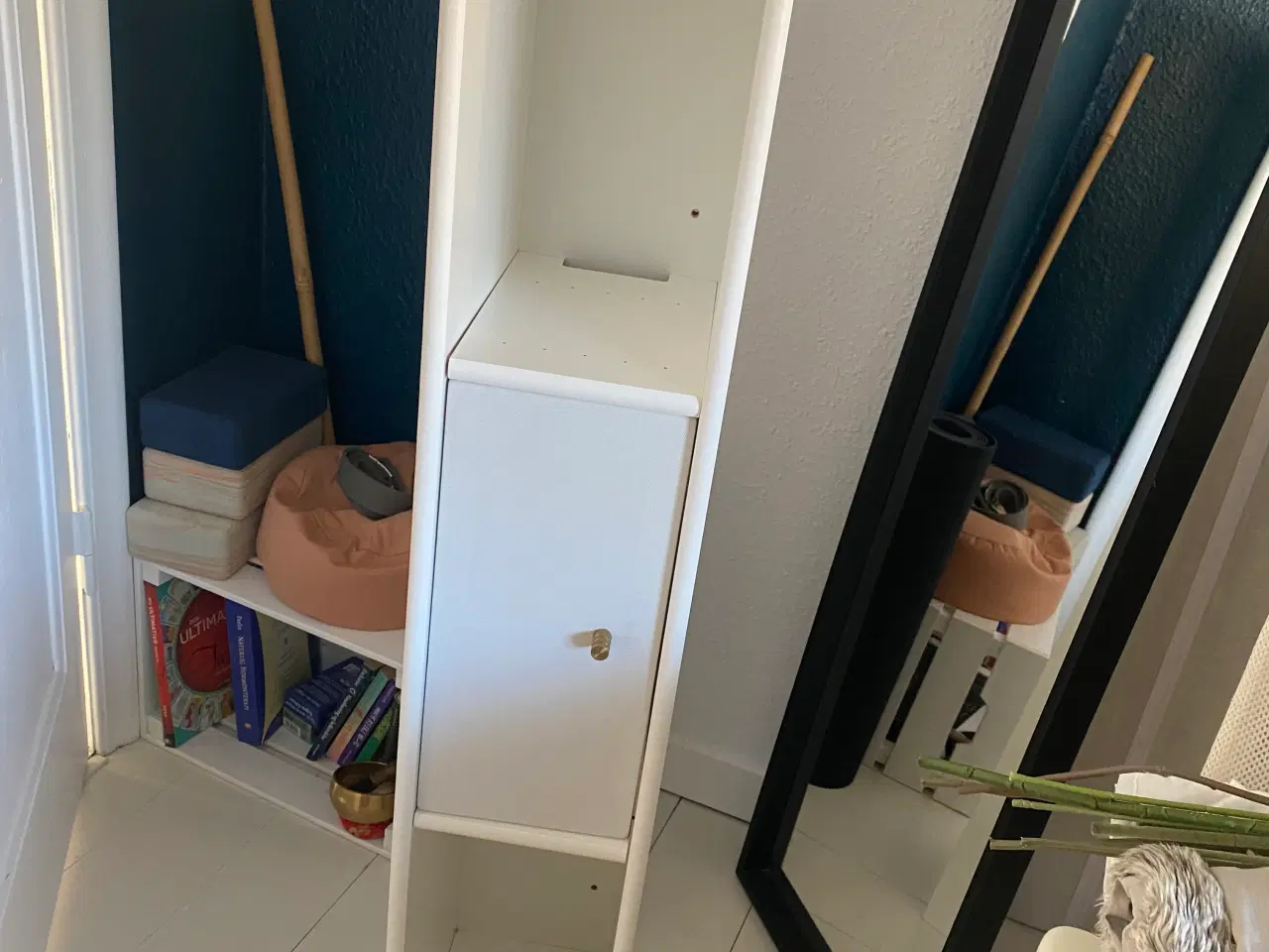 Billede 3 - Mistral TV møbel med hvid stofklap i midten