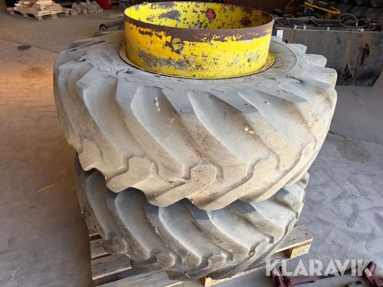 Billede 2 - Tvillingehjul Goodyear 16.9-24 - 2 styk - med låse