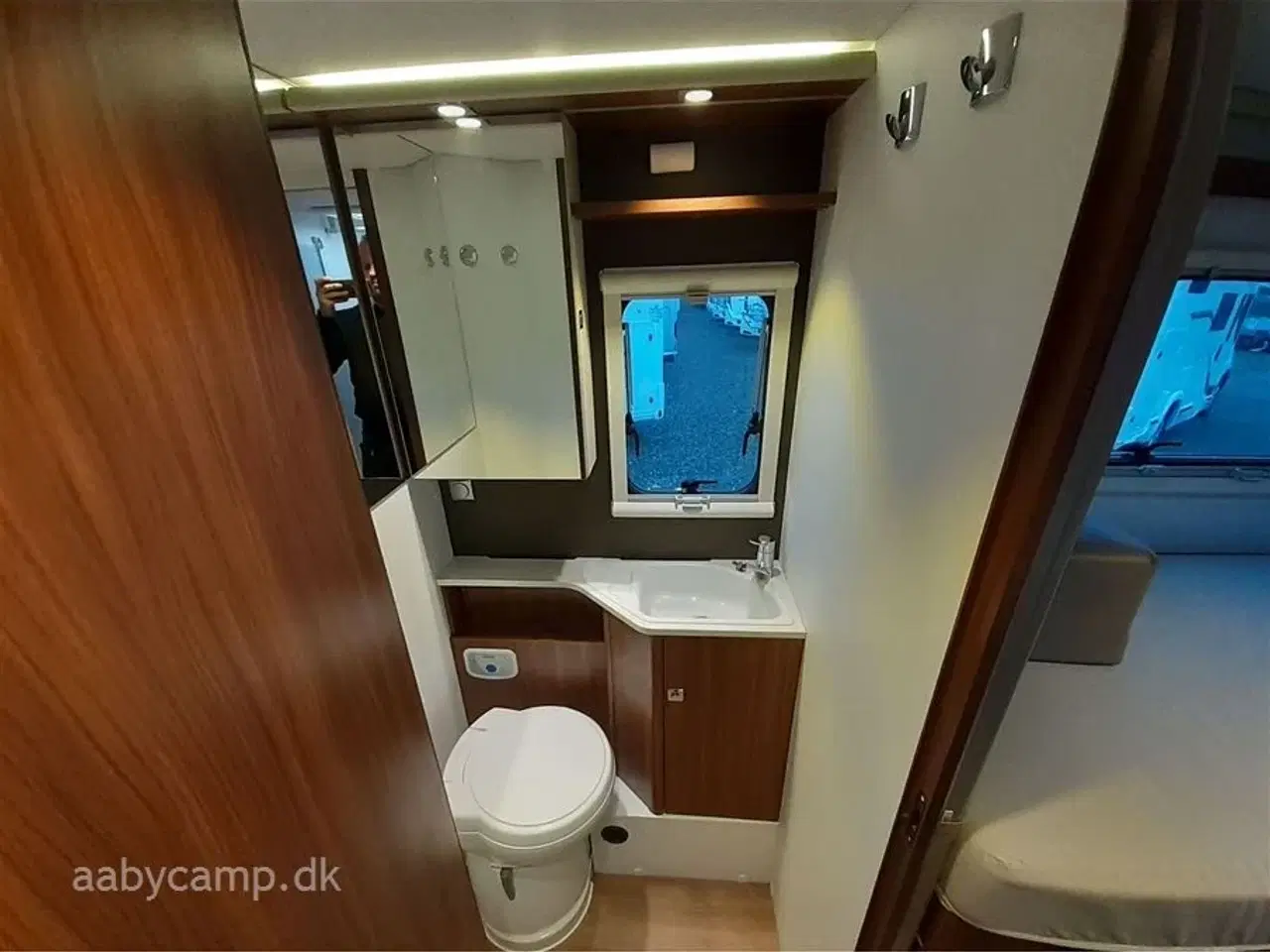 Billede 15 - 2017 - Adria Matrix Axess 670 SL   solcelle.batteri.markise.hæve/sænke cykelstativ på el.5 selepladser.helårsdæk.