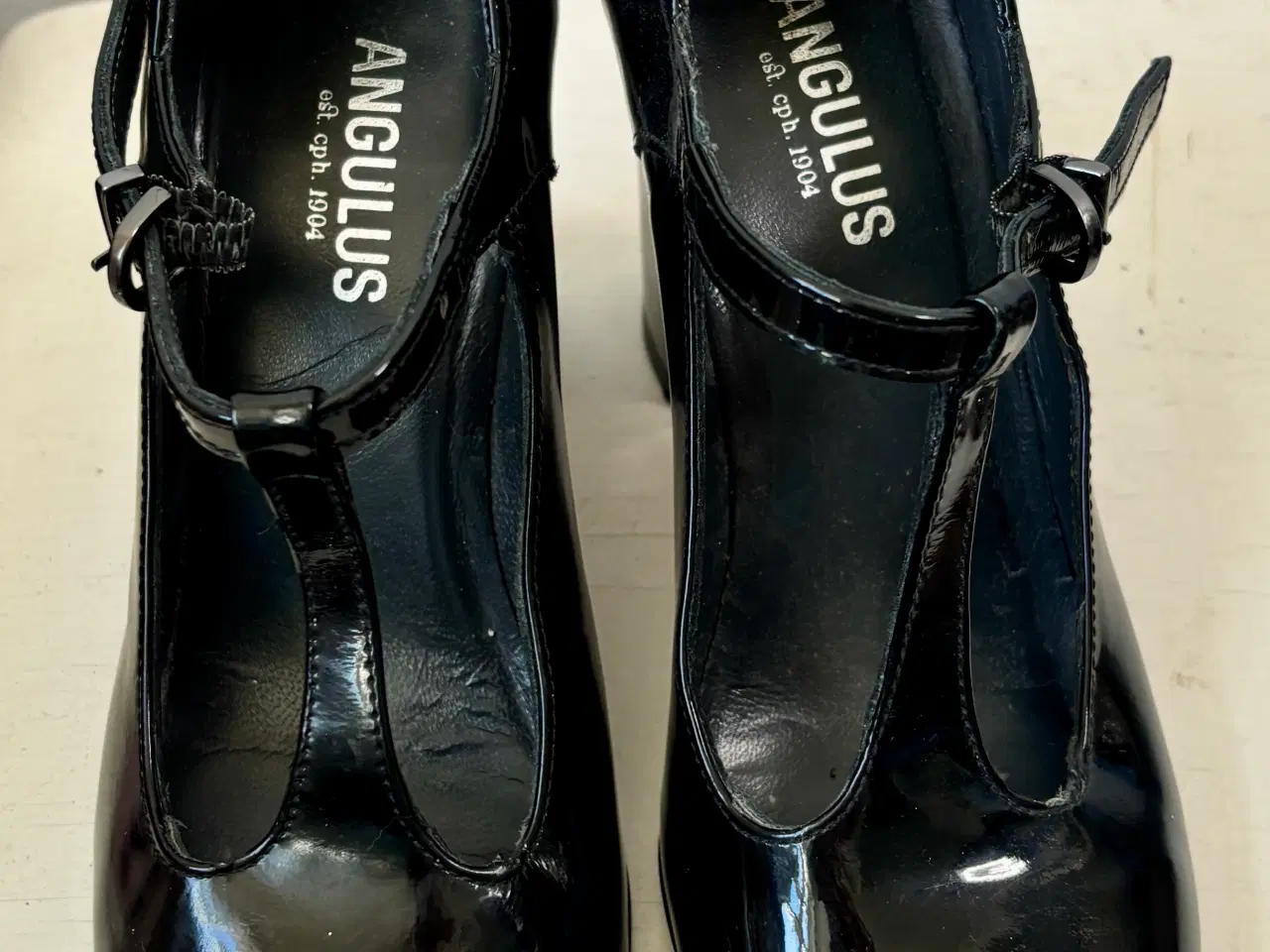Billede 2 -  Angulus, sorte højhælede sko med rem, str 37