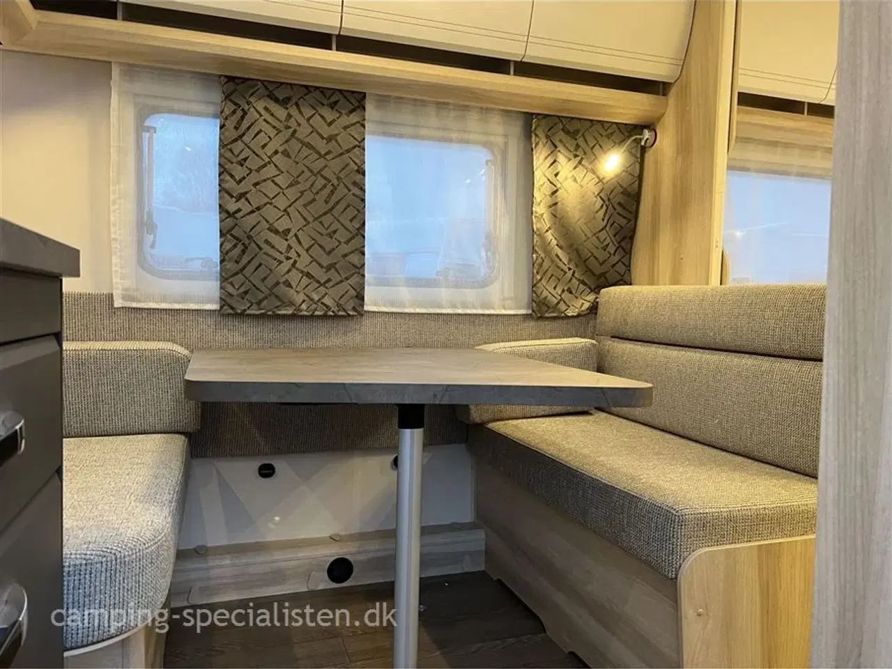 Billede 16 - 2024 - Hobby De Luxe 400 SFE   Hobby De Luxe 400 SFe ny model 2024 kan ses hos Camping -Specialisten.dk