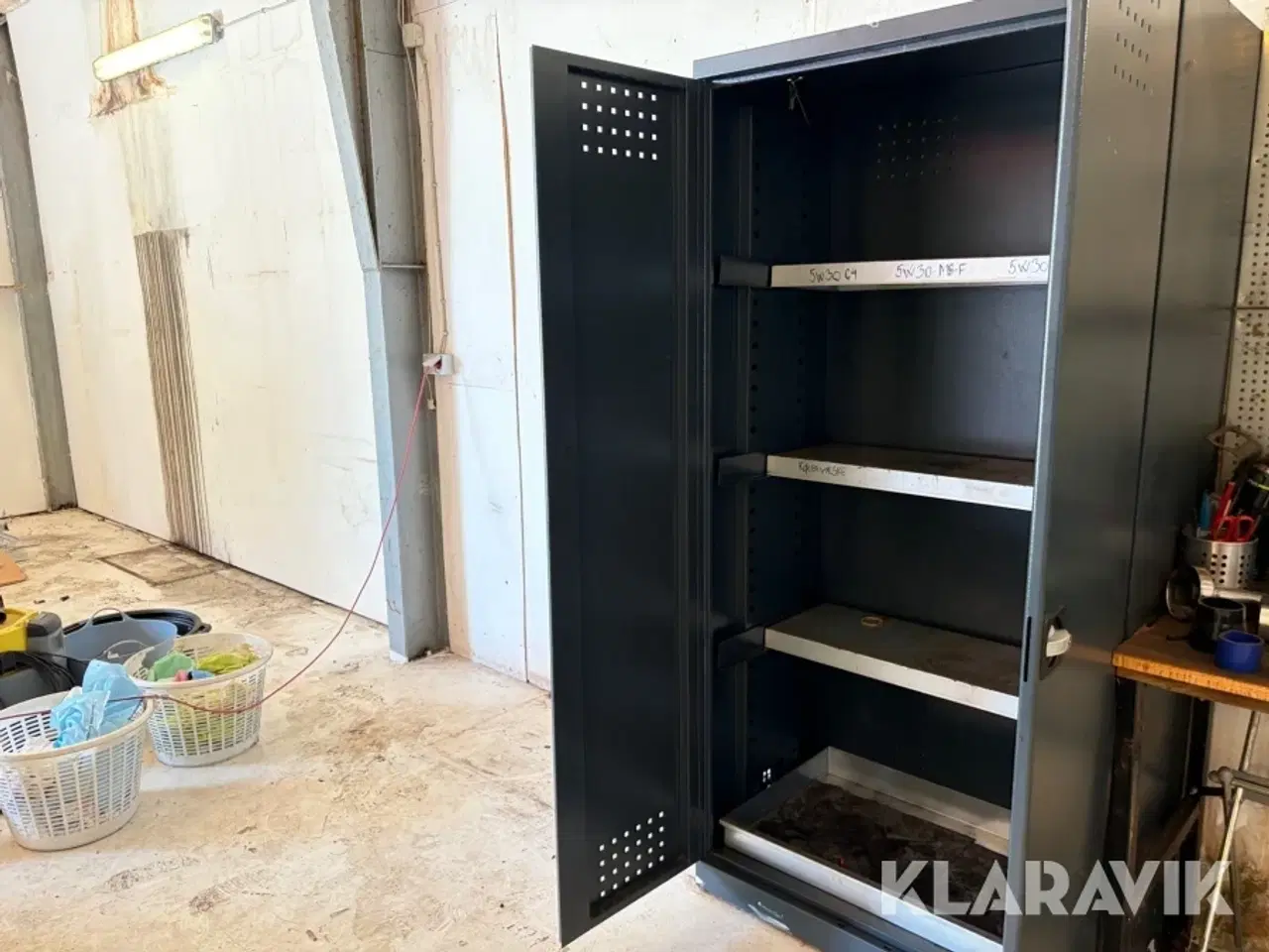 Billede 8 - Olieskab Kent sikkerhedsgodkendt med 3 hylder og spildbakke