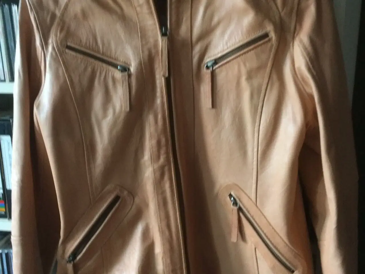 Billede 1 - lys rosa læder jakke