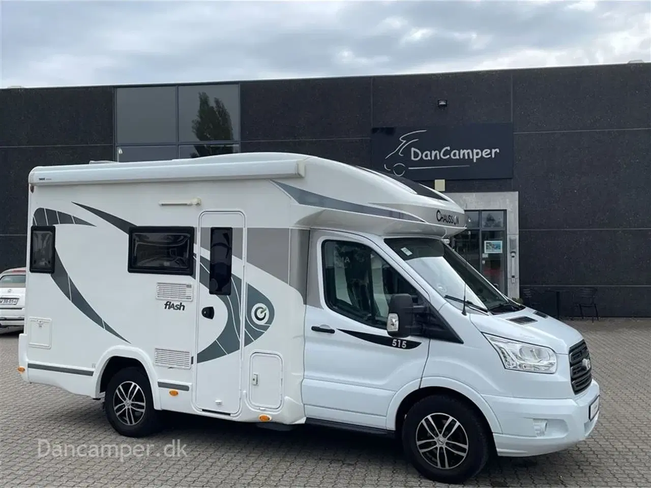 Billede 2 - 2019 - Chausson Flash 515   Anvisningsbil!  2019 model! En ejer! Under 6m. 170Hk Ford, model med fransk seng, markise og NX5-alarm. Nysynet.