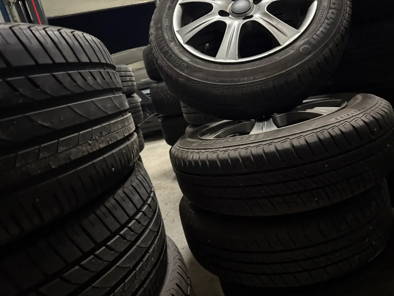 Billede 2 - Diverse dæk med fælg