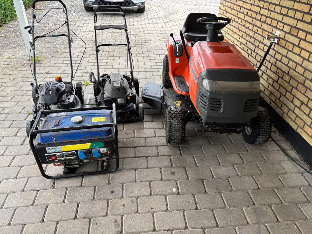 Billede 7 - 1 Havetraktor, 2 plæneklippere og en generator 
