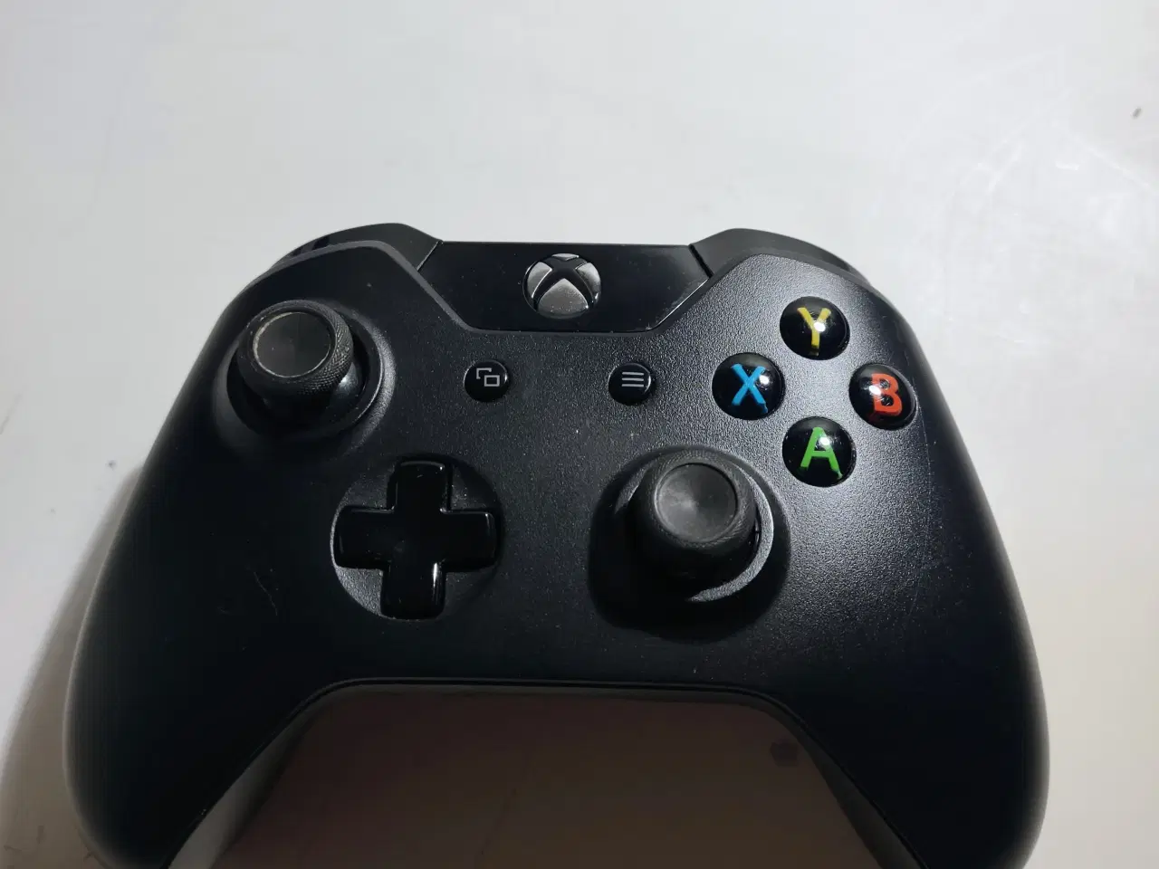 Billede 4 - Xbox One + 2 spille.