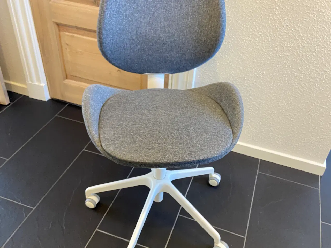 Billede 1 - IKEA Hattefjäll kontorstol grå med hjul