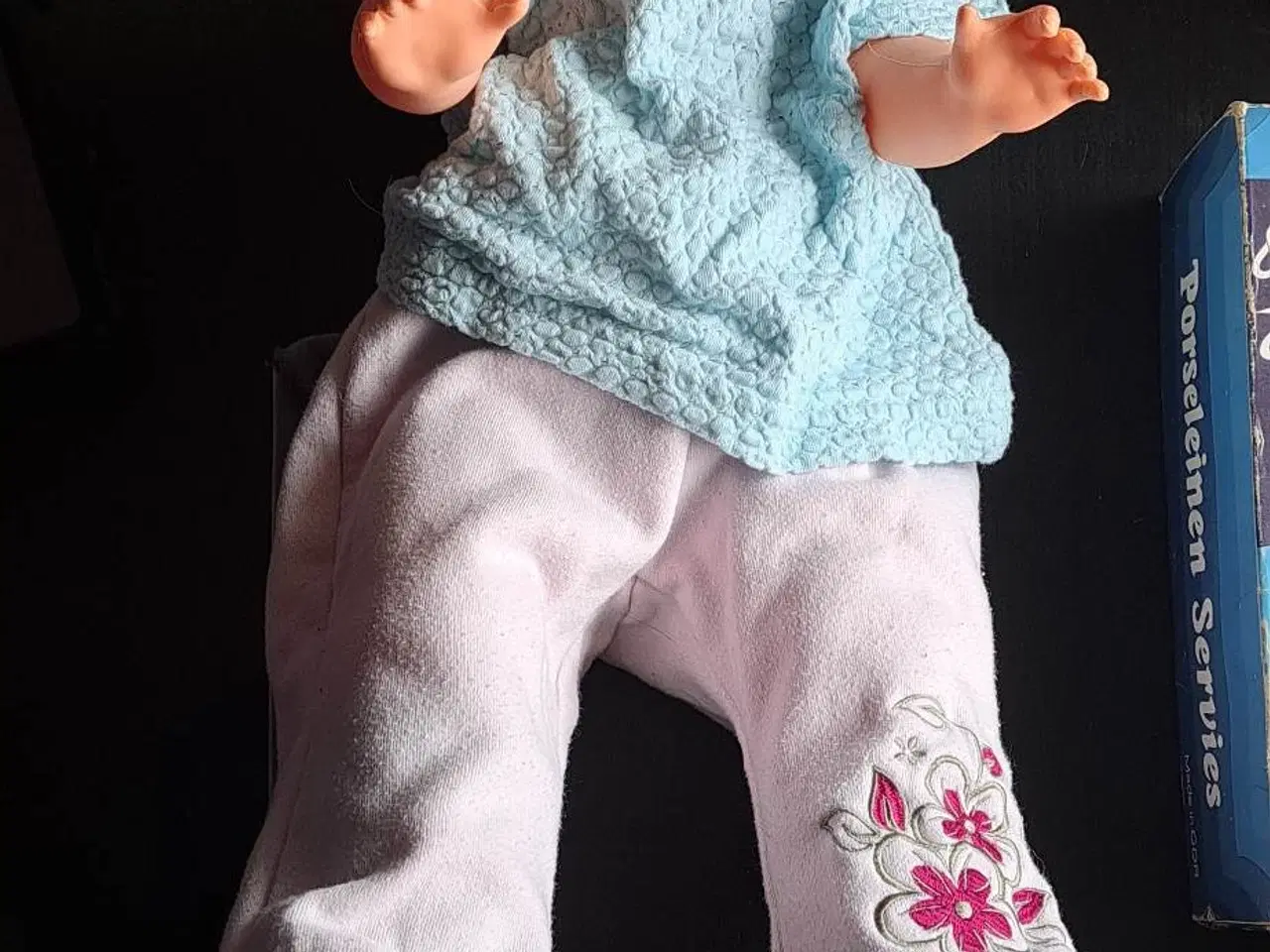 Billede 1 - Ældre Dukke