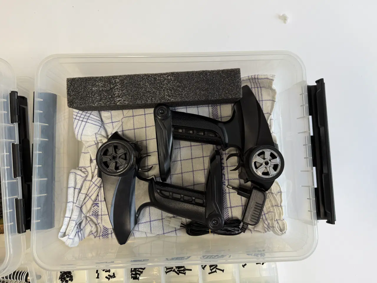 Billede 7 - RC sæt med 2 fjernstyrede 4X4 offroad biler m.v.
