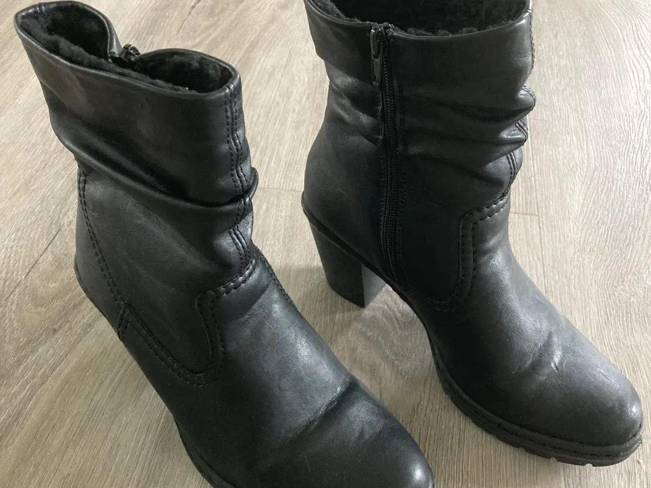 Billede 3 - Sorte Rieker støvler str. 38