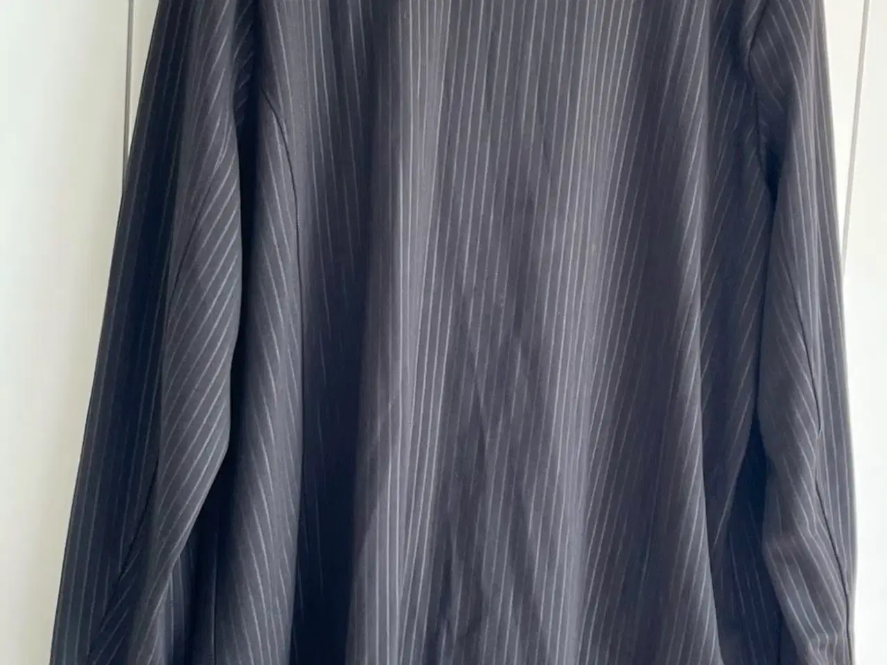 Billede 3 - Lang sort blazer fra Adia Fashion