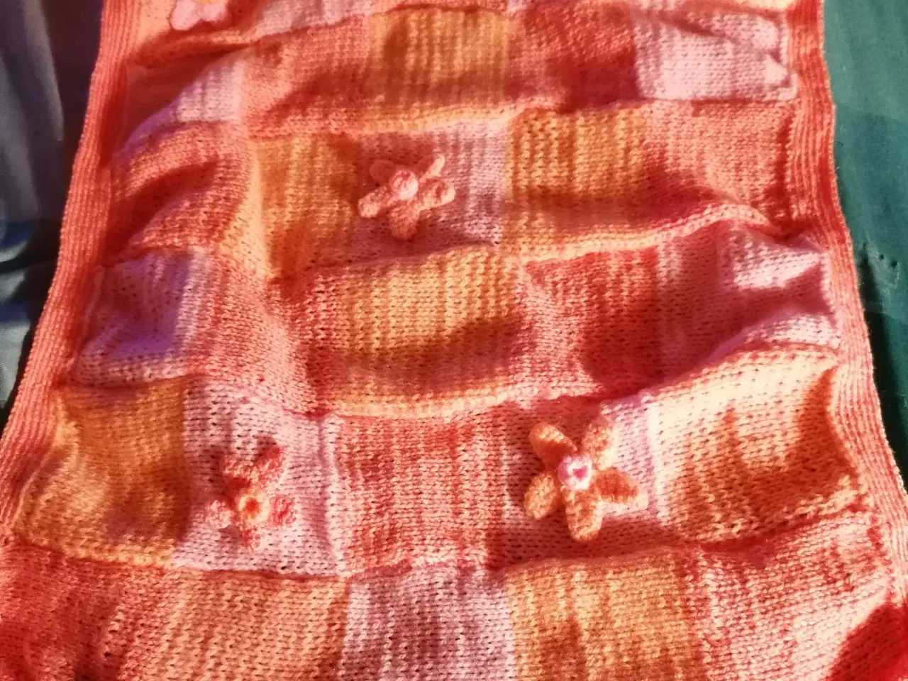 Billede 1 - Strikket baby tæppe 
