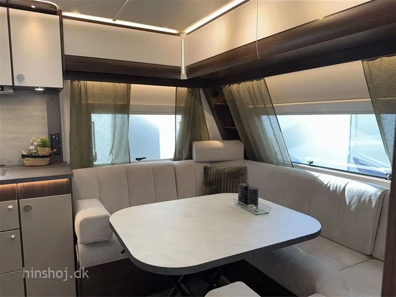 Billede 26 - 2026 - Polar Blueline 620 BQD   Luksus Polar vintervogn med en dejlig fritstående dobbeltseng fra Hinshøj Caravan