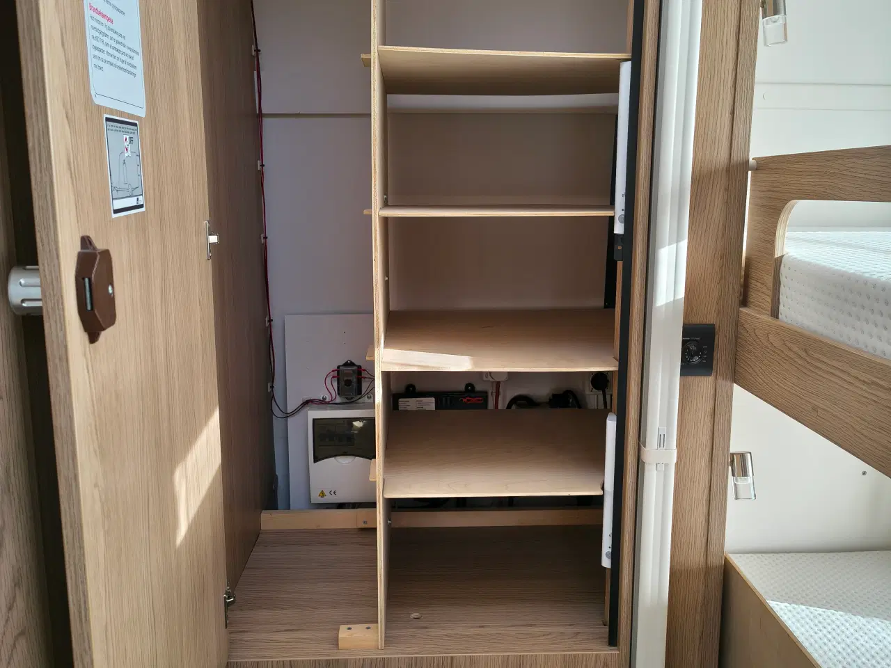 Billede 16 - Bürstner Averso 570TK køjevogn med meget gulvplads