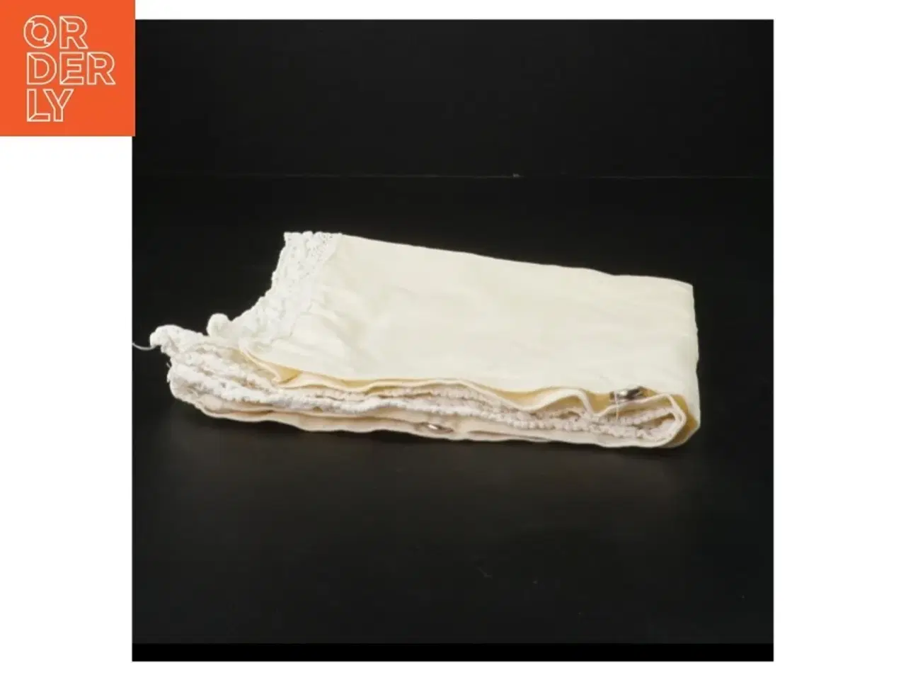 Billede 3 - Hvid serviet med blondekant (str. 40 x. 44 cm)