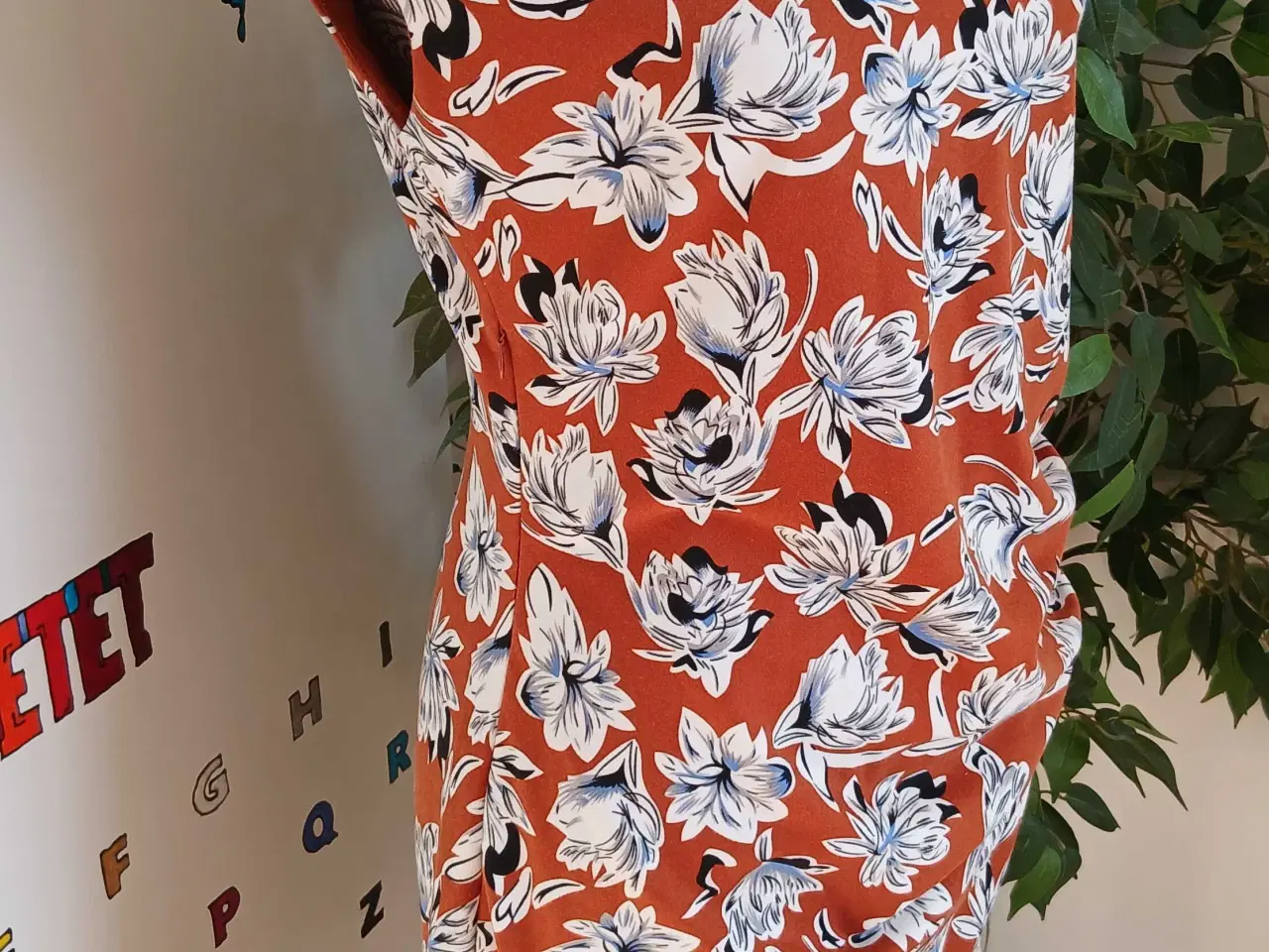 Billede 4 - Kjole. Kaffe. Large/40