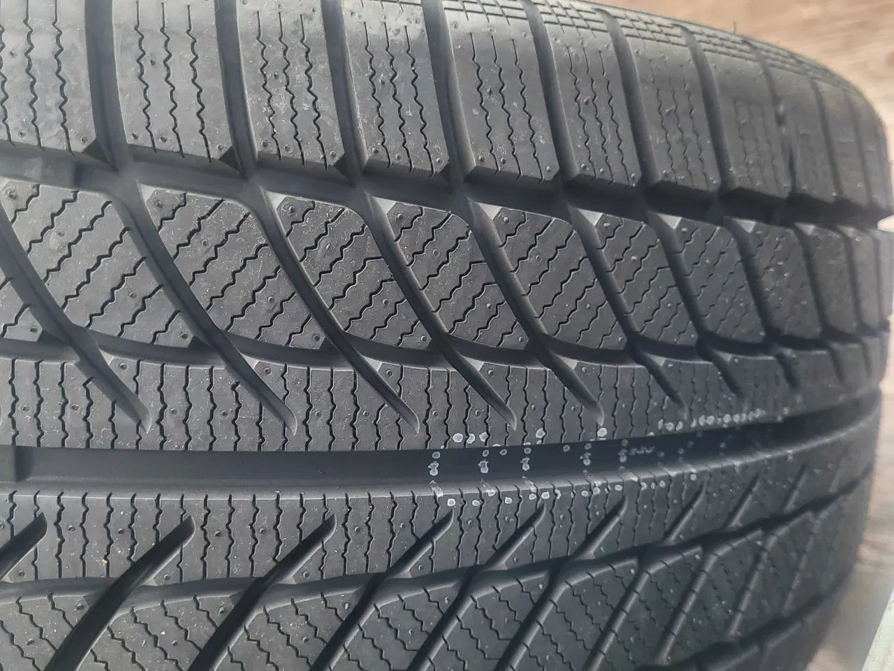 Billede 1 - 245 / 30 R 20