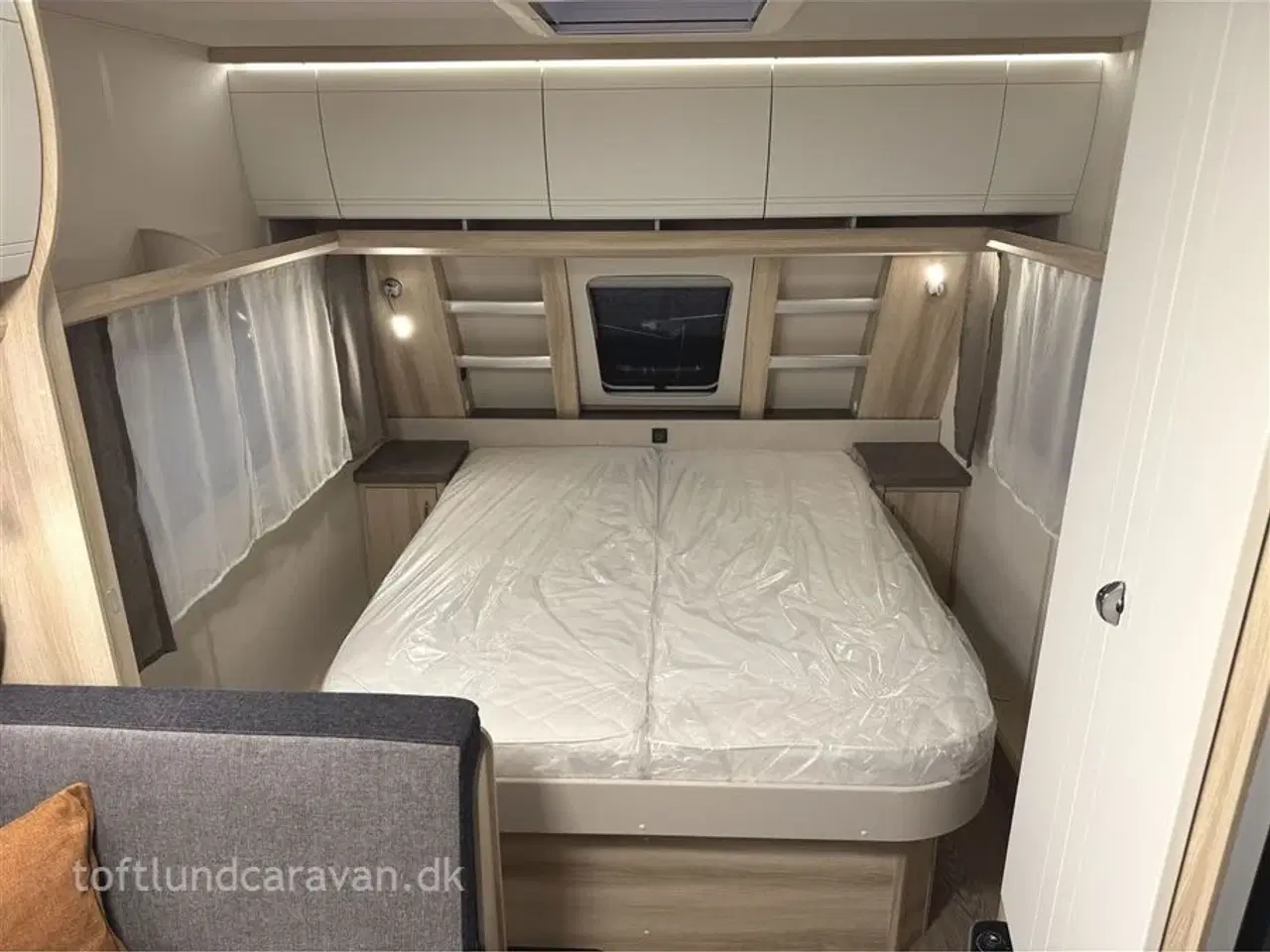 Billede 1 - 2026 - Hobby De Luxe 460 SFf   NY 2026 DK-LINE. m/QUEENS SENG og masser af udstyr inkl. i prisen. NU PÅ LAGER. *TILBUD*