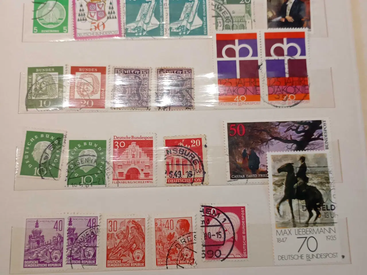 Billede 2 - Lille Stamp album m/udenlandske