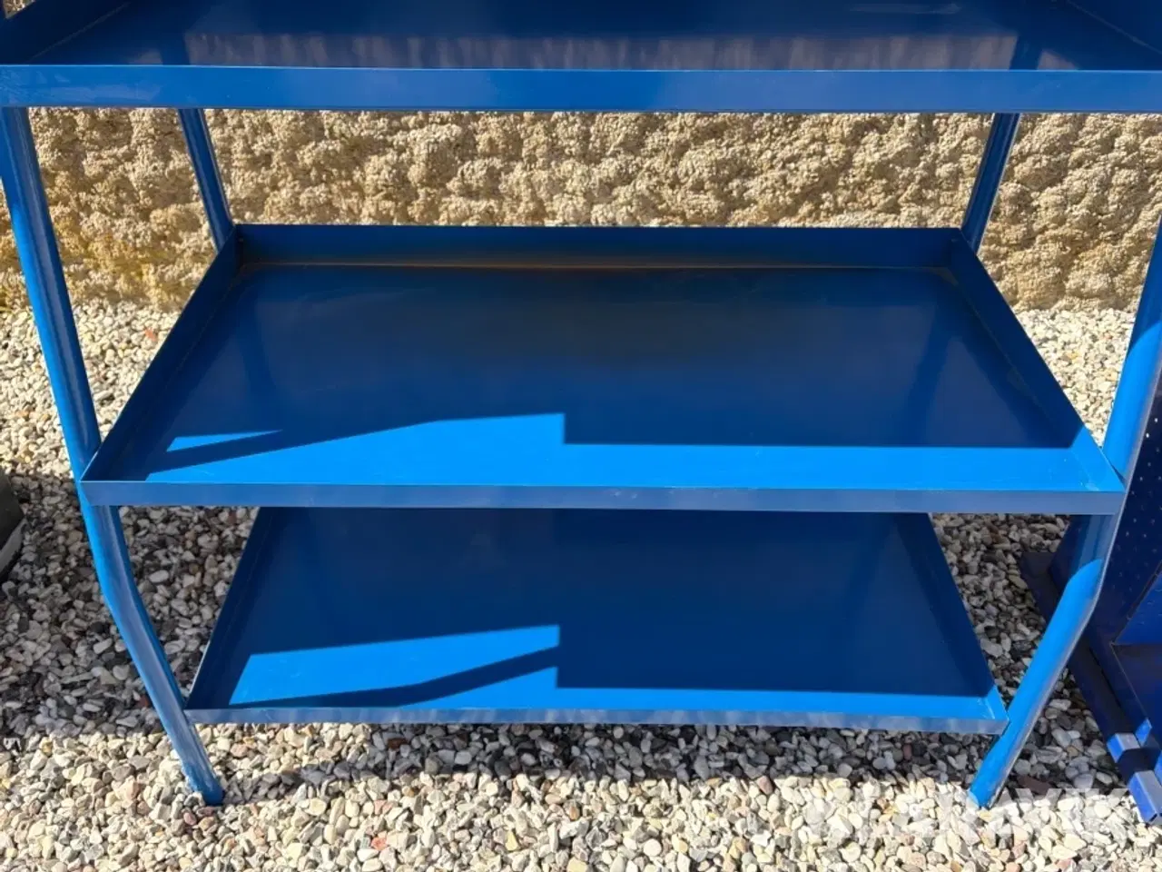 Billede 9 - Blandet lot med værkstedsskab og reoler.