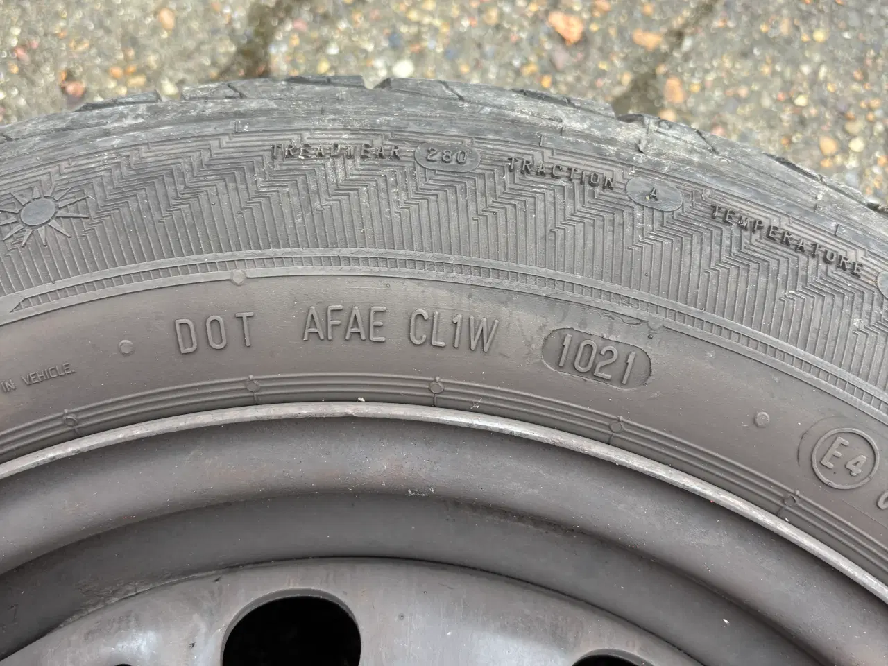 Billede 5 - Sommerdæk på fælg passer til Skoda fabia