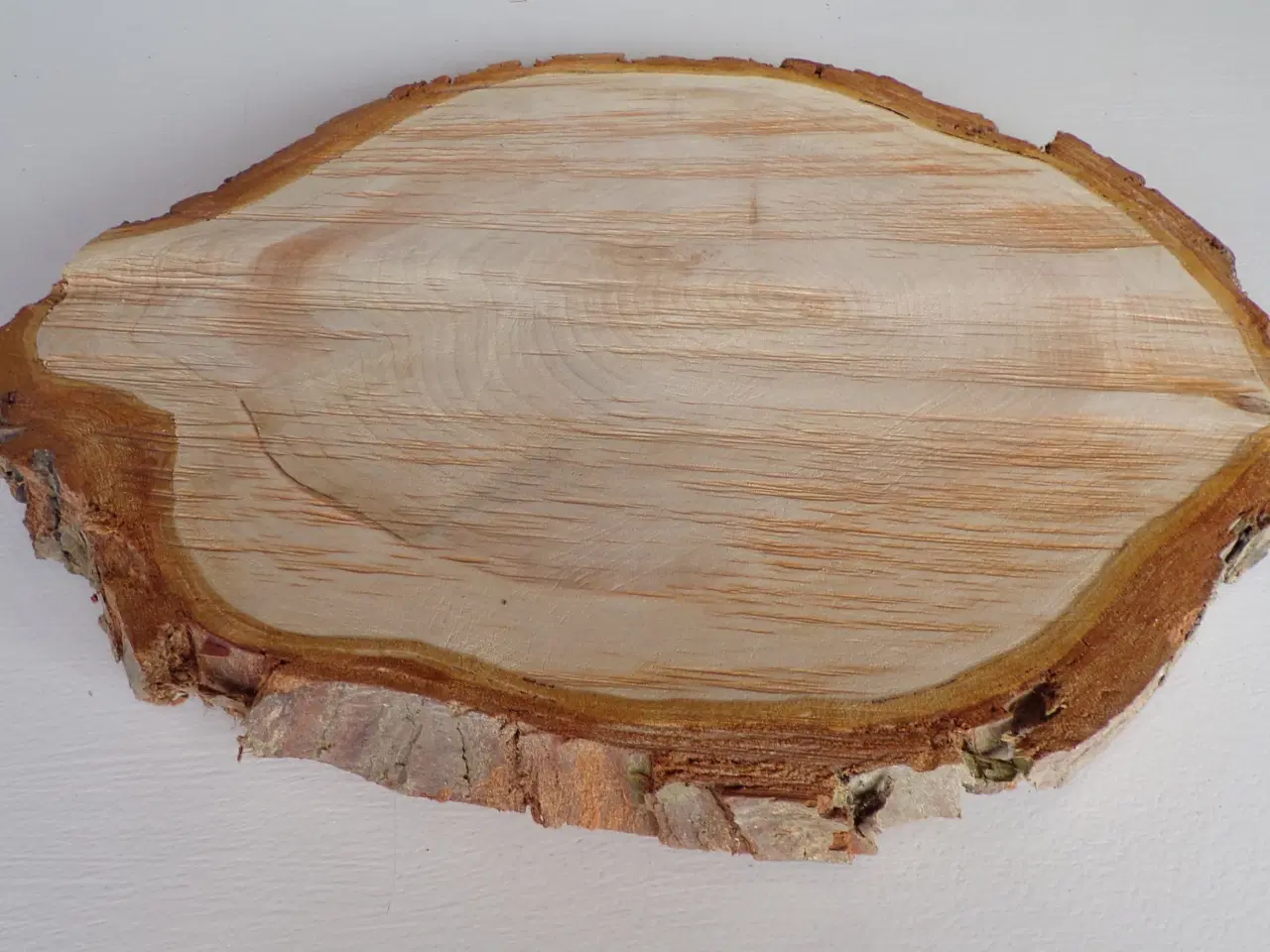 Billede 3 - NY Thuja Træskive med bark 32,5 cm lang