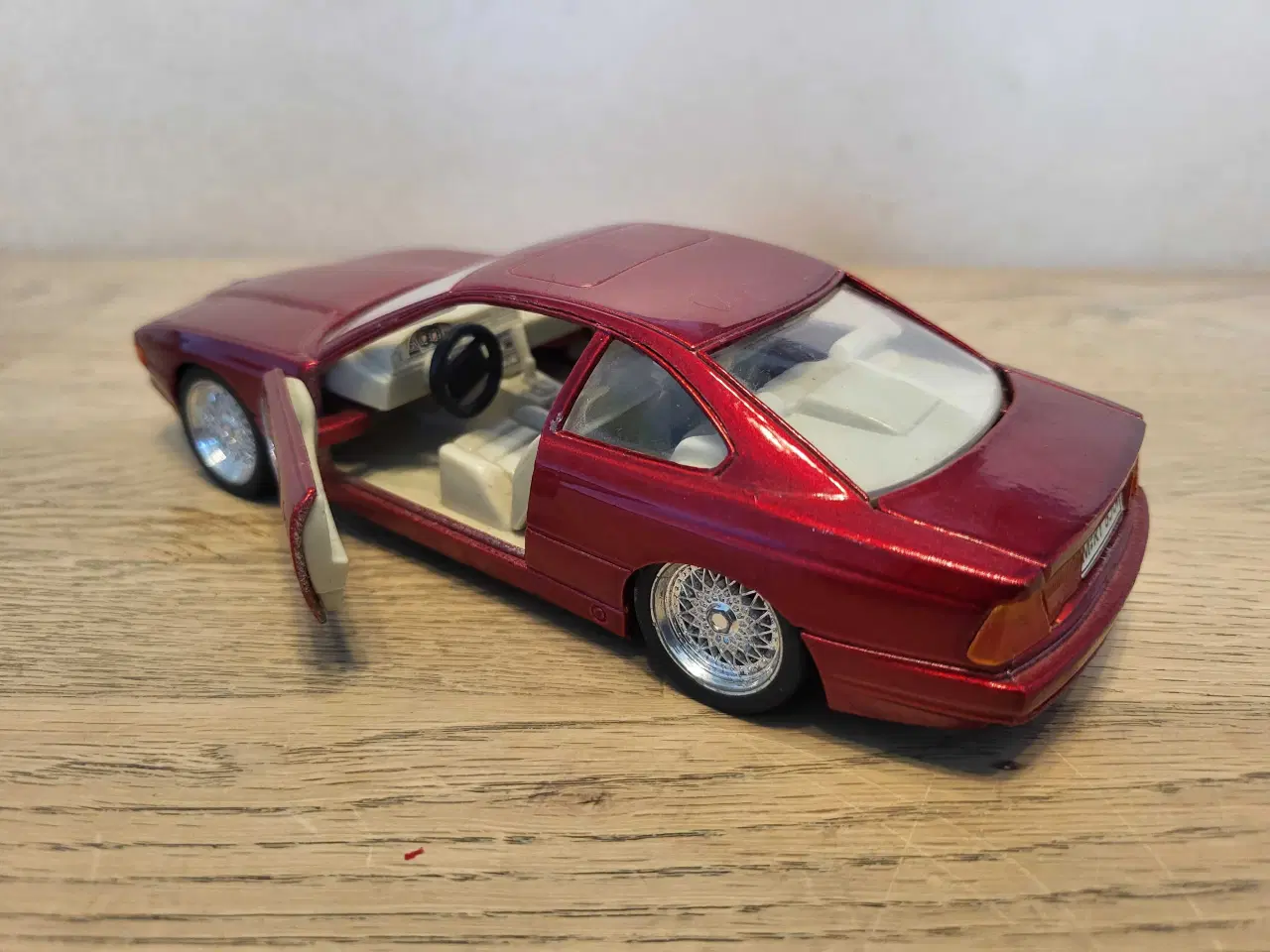 Billede 3 - Modelbil: BMW 850i  Skala 1/24.