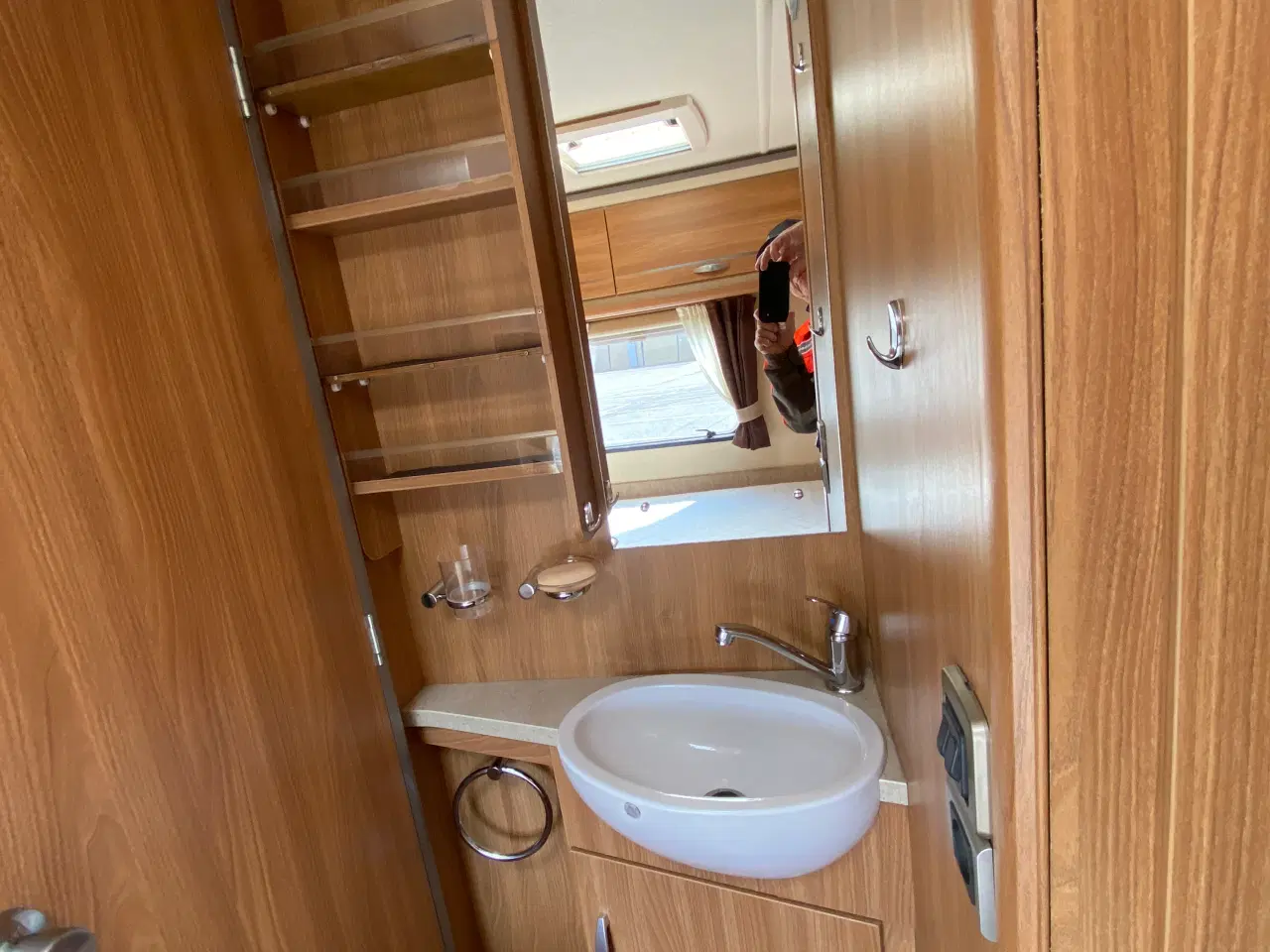 Billede 14 - KVALITET,CAMPINGVOGN ? der ligner en Autocamper. 