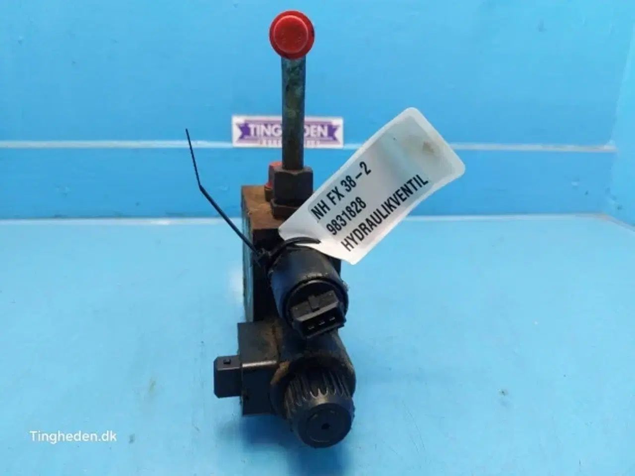 Billede 9 - New Holland FX38 Hydraulikventil 9831828