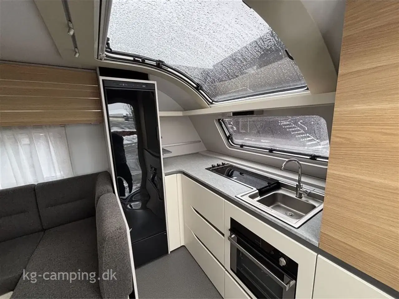 Billede 4 - 2021 - Adria Adora 613 HT Alde   Flot Adria Adora 613 HT – udstyret med Alde, Cirrus 300 telt, Mover, Aircon og ATC