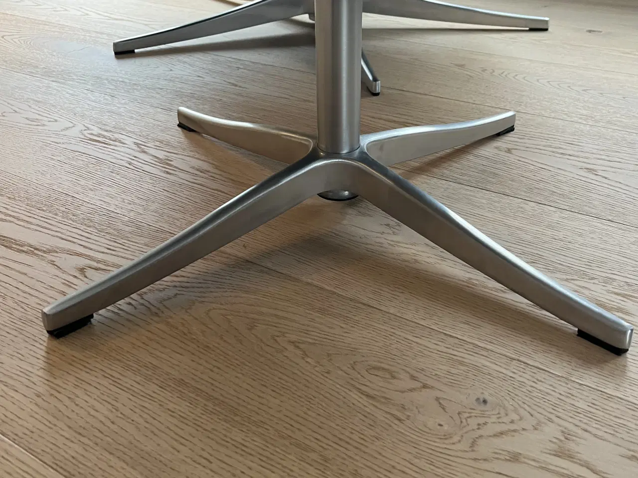 Billede 1 - 2 Prag lænestole med skamler ( som nye)