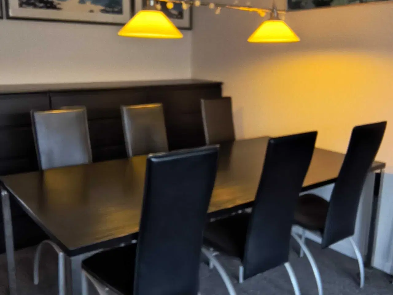 Billede 2 - Spisebord med 6 stole.