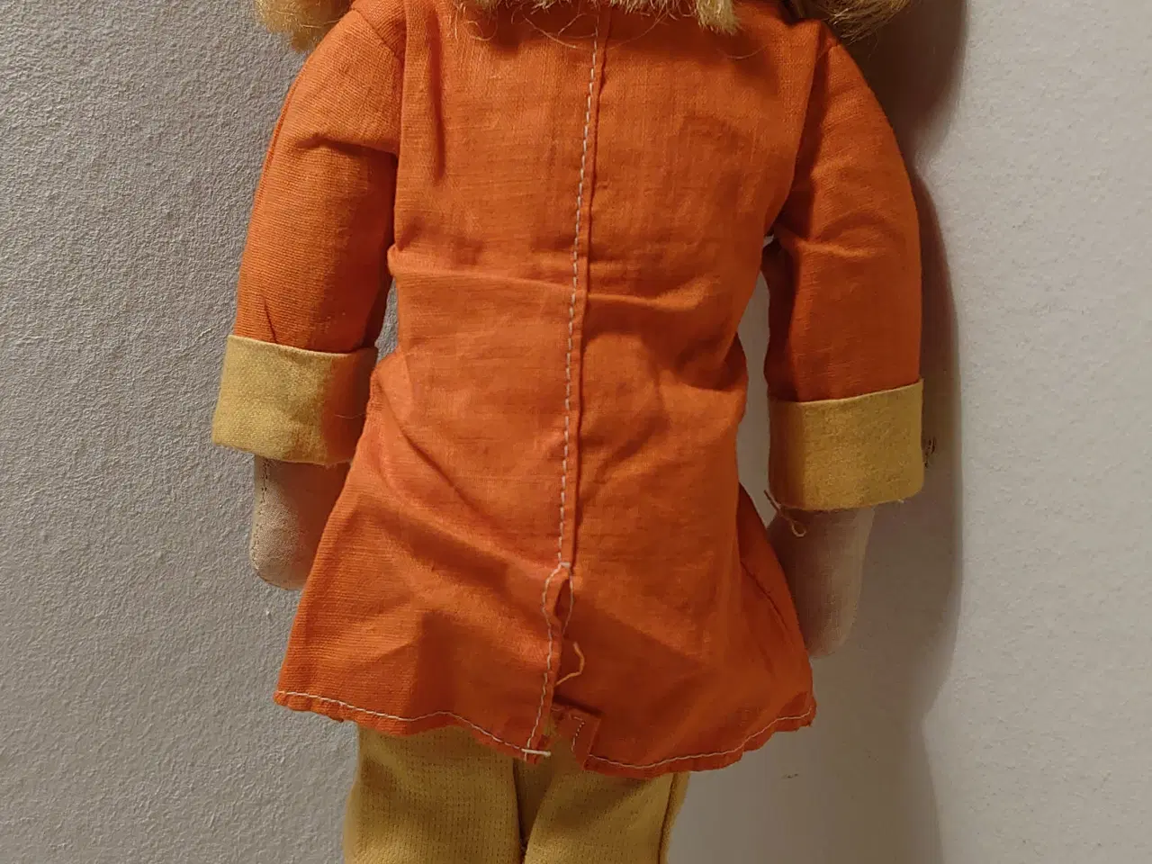 Billede 3 - Vintage dukke med 1960´er look. H 43cm.