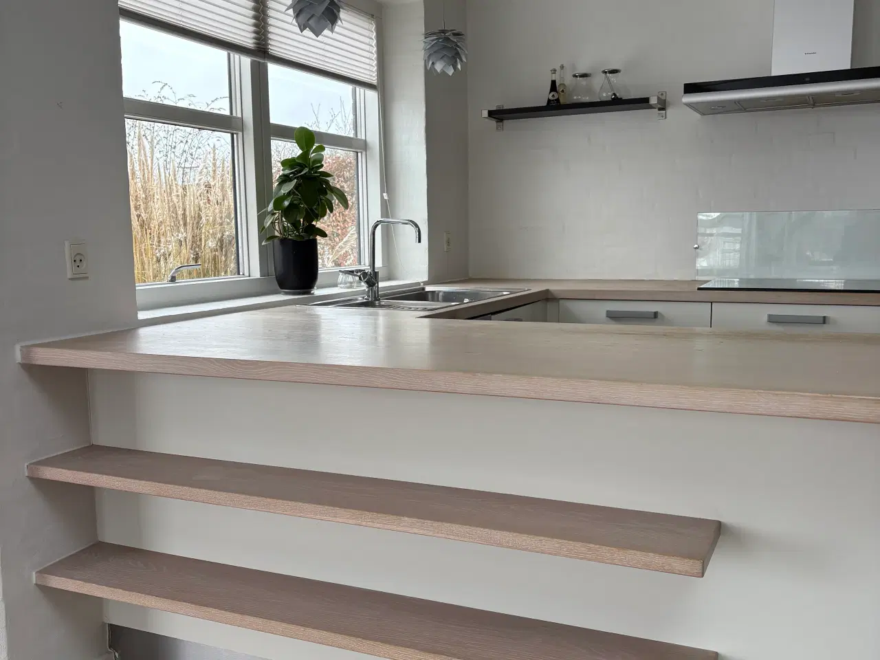 Billede 2 - HTH køkken med massiv egetræs bordplade