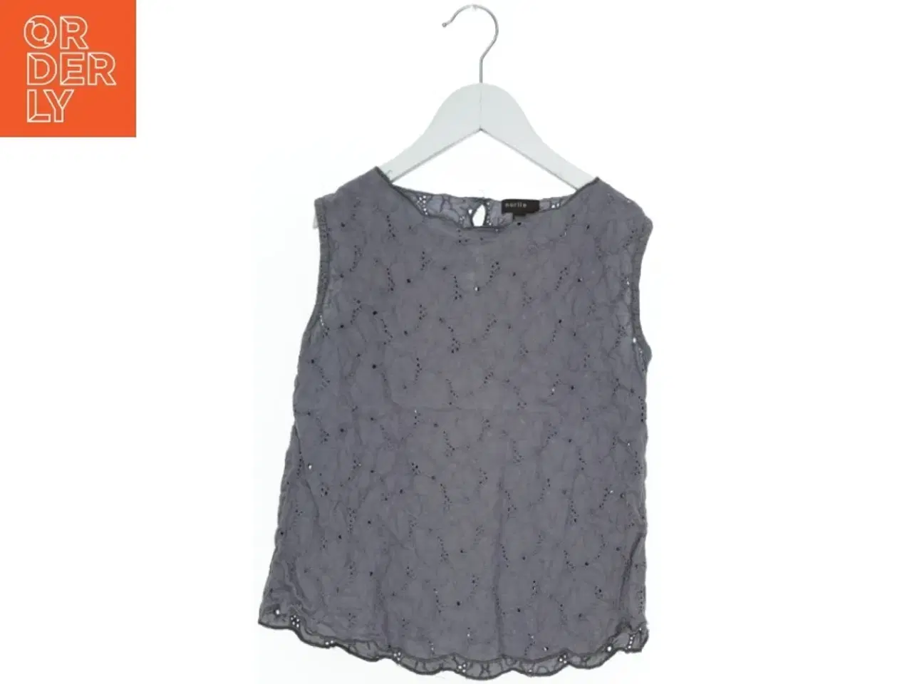 Billede 1 - Ærmeløs top med broderi fra Norlie (str. 134)