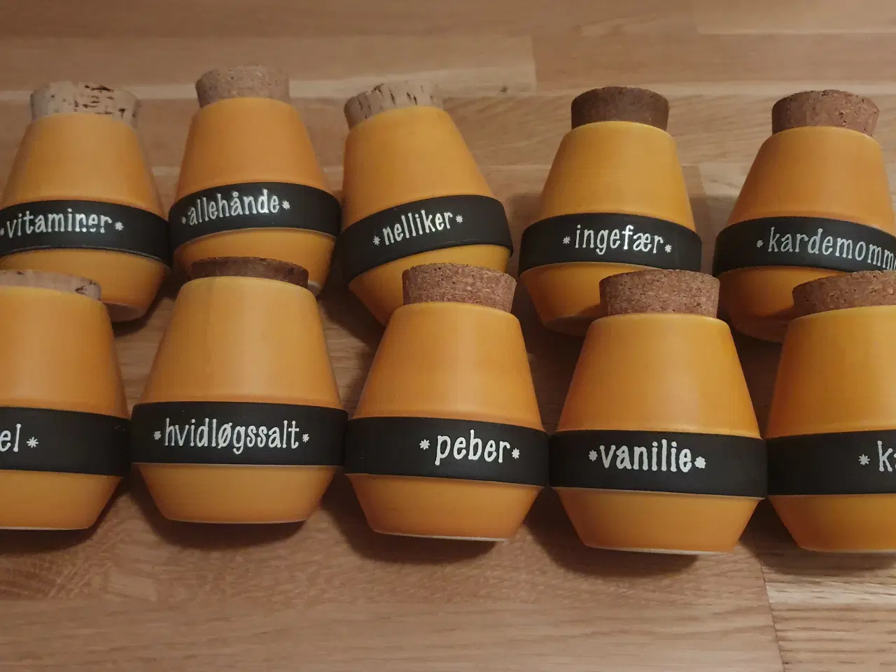 Billede 2 - SØHOLM Krydderibeholdere, orange-gul, 9-10 cm høje