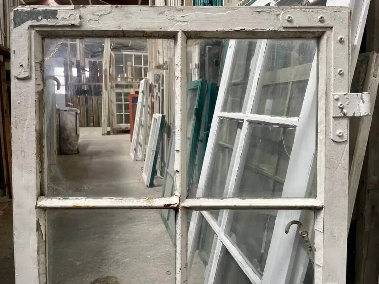 Billede 8 - 6-ruders vinduesramme m. jernsprosser